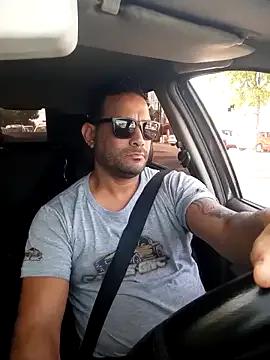 hecwil8 — Show de masturbacion en el taller mecni