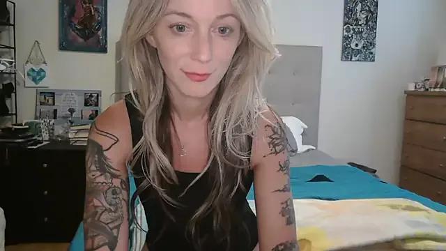 Private Heyitsmee33 on StripChat