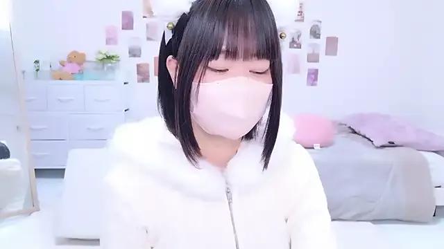 Group Im_Yu-na on StripChat