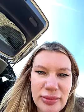 Freechat justmilaa on StripChat