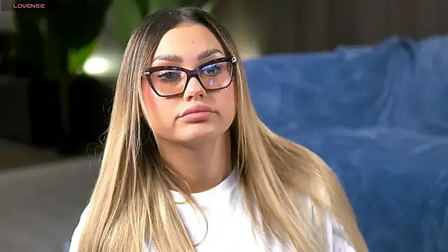 KayaAzur on StripChat 