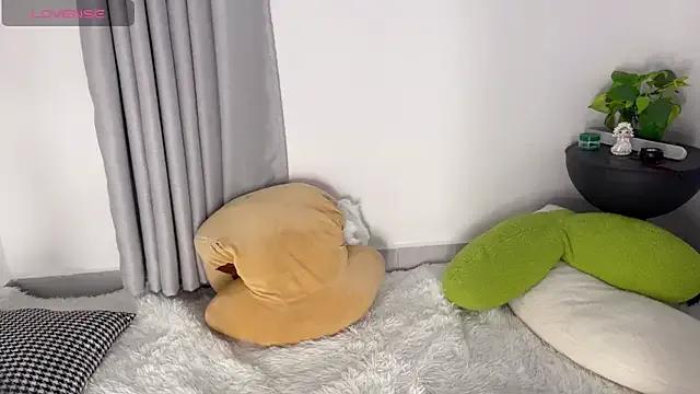 Kittenfishing on StripChat 