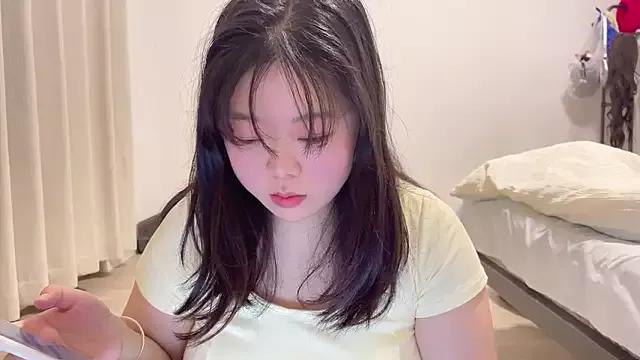 Kittenfishing on StripChat 