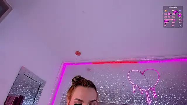 KylieVictoria on StripChat