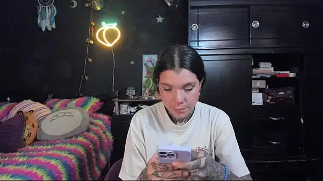 Lilmarieee on StripChat 