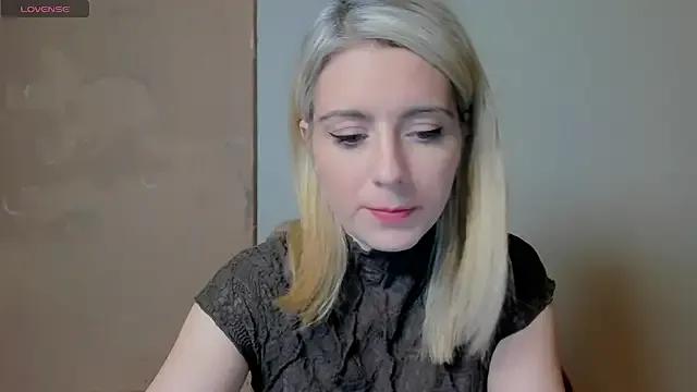 Freechat Lisaonthemoon on StripChat