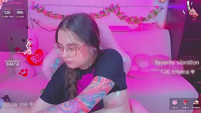 Lolisuccub on StripChat 