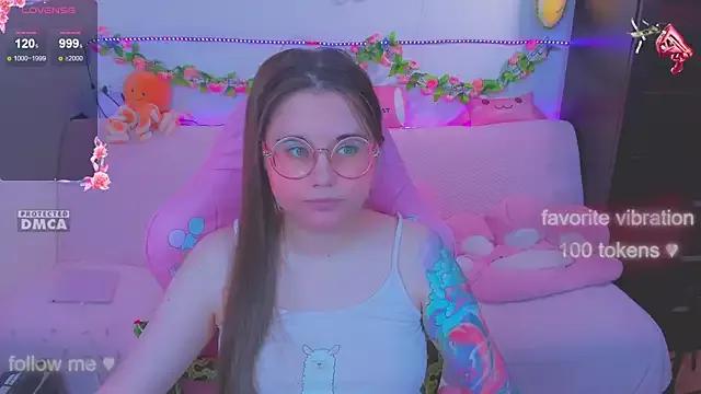 Lolisuccub on StripChat 