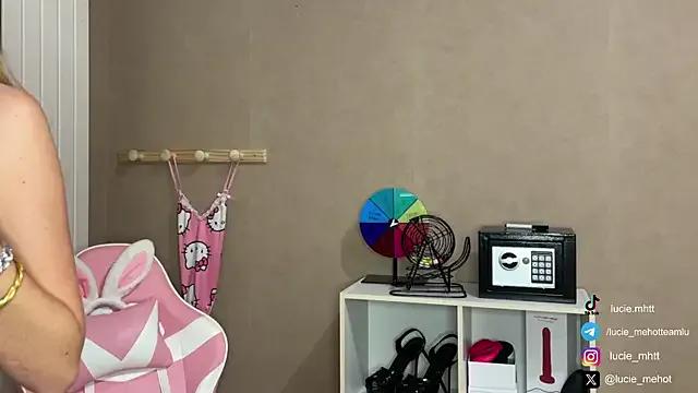 Freechat lucie_mehott on StripChat