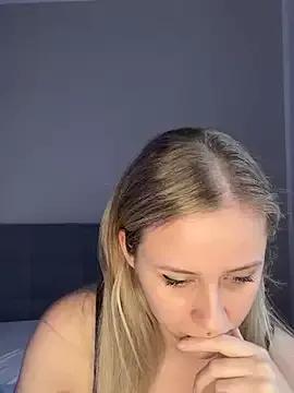 lunawolf21 on StripChat