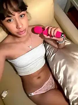 lynn9000 on StripChat 