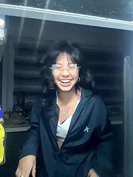 lynn9000 on StripChat 