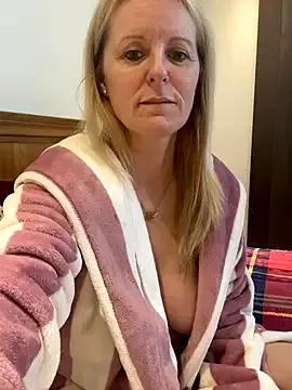 StripChat madamlillyrose is Freechat madamlillyrose — Get in the shower