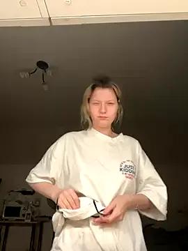 MaryHiggins — Playing with pussy fingers