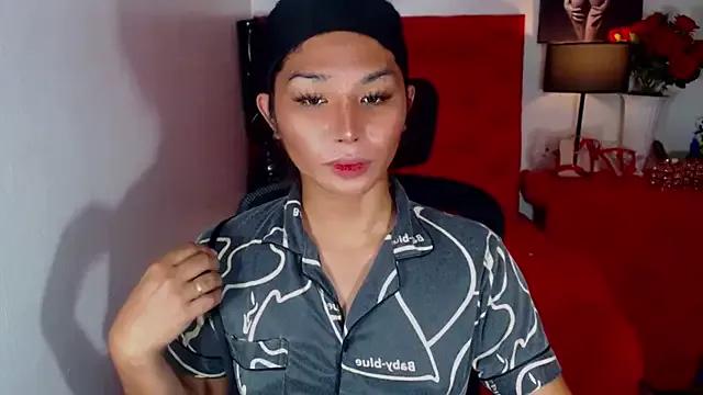 MaxxineMorenaTs on StripChat 