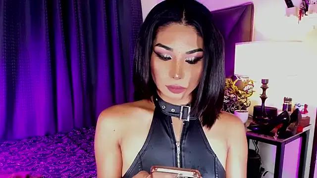 MaxxineMorenaTs on StripChat 