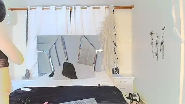 MiniLove_01 on StripChat 