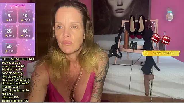 mommyselenafit_ on StripChat