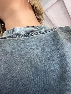 StripChat MystiqueXXX is Freechat MystiqueXXX — PUSSY PLAY CLOSE UP