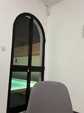 Freechat nicole_98 on StripChat