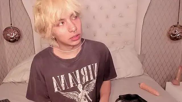 OliIverr22 on StripChat 