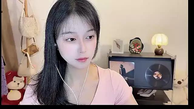 Freechat Onechestnut on StripChat