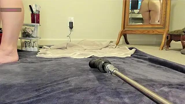 Peaches_N_Kreme on StripChat