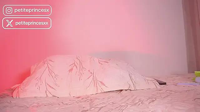 Freechat petitevictoria on StripChat