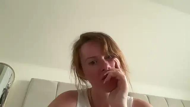 Freechat redheadrosie69 on StripChat