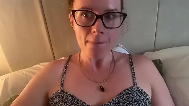 Freechat redheadrosie69 on StripChat