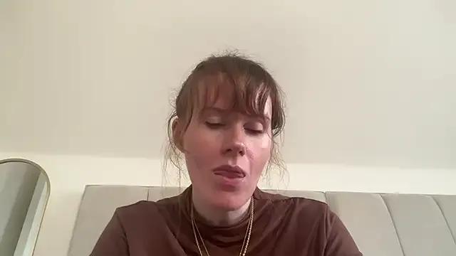 Freechat redheadrosie69 on StripChat