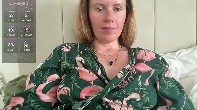 Freechat redheadrosie69 on StripChat