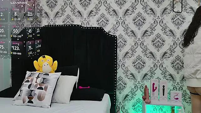 Freechat SaaraBrown on StripChat