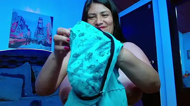 Freechat salomexlove_20 on StripChat