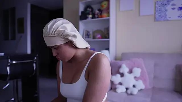 StripChat SaraParisi is Freechat SaraParisi — Show boobs + Ice cube boobs