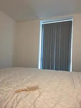 SexySaraxxoo — Rub and spit on tits