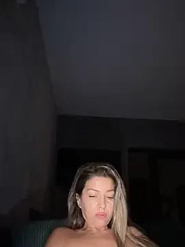 SoniaDeviis on StripChat