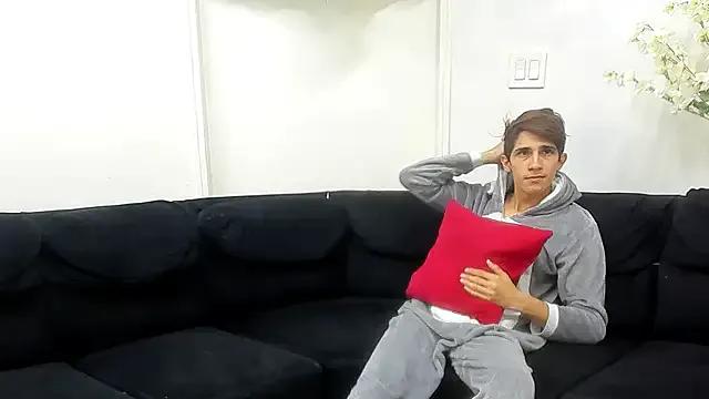 Freechat StrawwBoys on StripChat