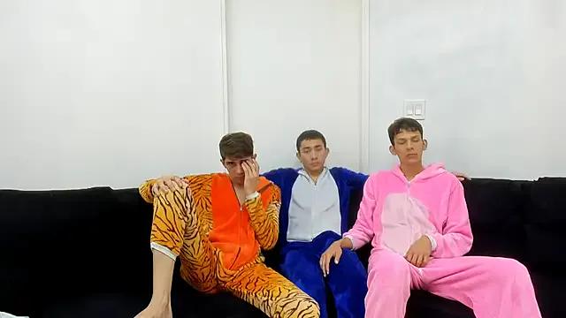 Freechat StrawwBoys on StripChat