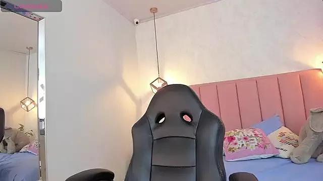 Freechat SUNNYCYRUS on StripChat