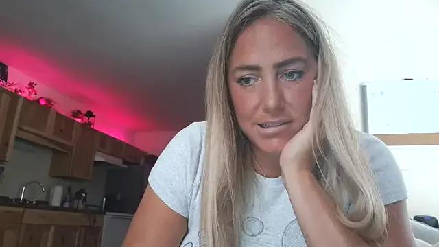 sunshinekisses on StripChat 