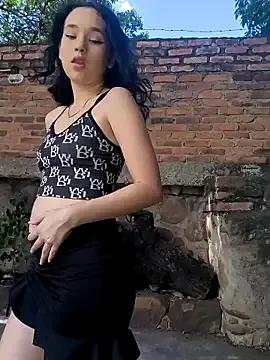 sweet_outdoor_charm on StripChat 