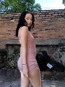 sweet_outdoor_charm on StripChat 