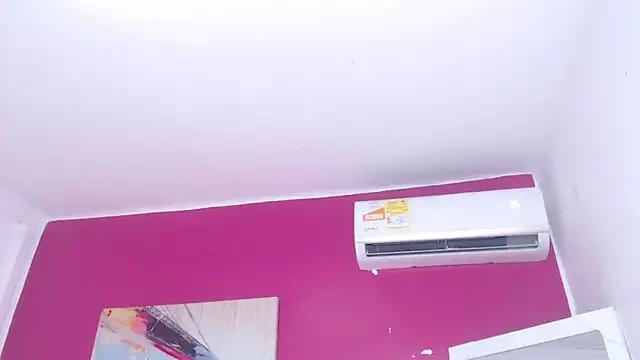 Freechat tinyy_whore18 on StripChat