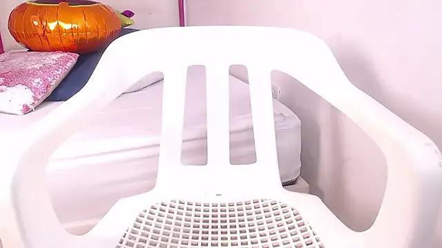 Freechat tinyy_whore18 on StripChat