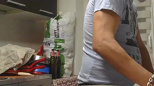 StripChat tixyanal70 is Freechat tixyanal70 — naked dalla finestra