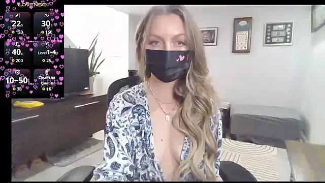 Freechat XxMelissaBluexX on StripChat