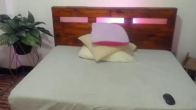 Yeseniaa25_ on StripChat 