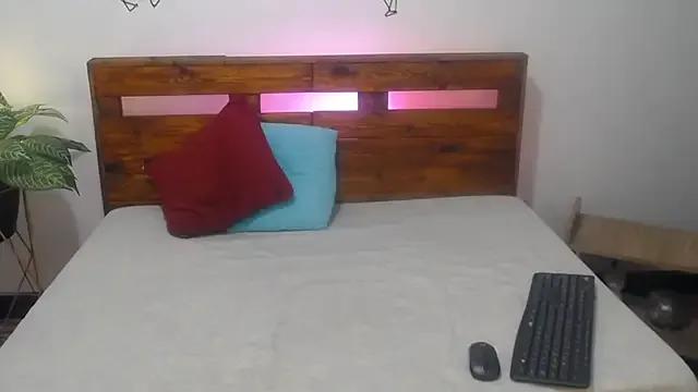 Yeseniaa25_ on StripChat 