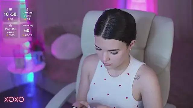 Freechat YourLolaBunny on StripChat